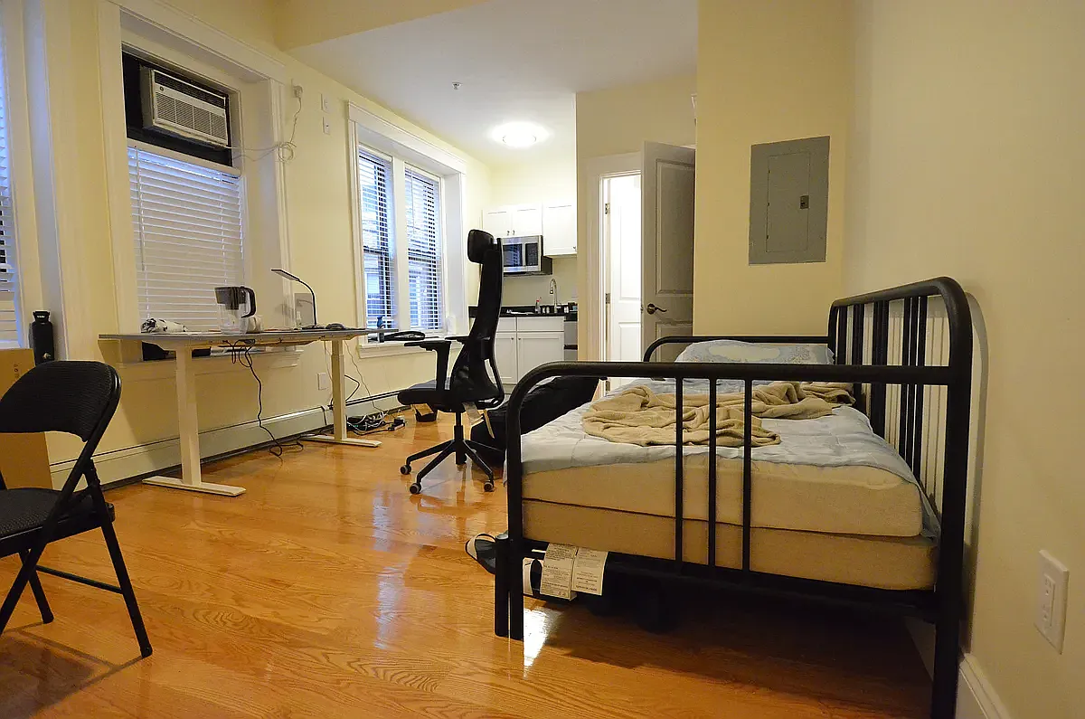 Studio, 350 sqft, $2,400 — Photo 1