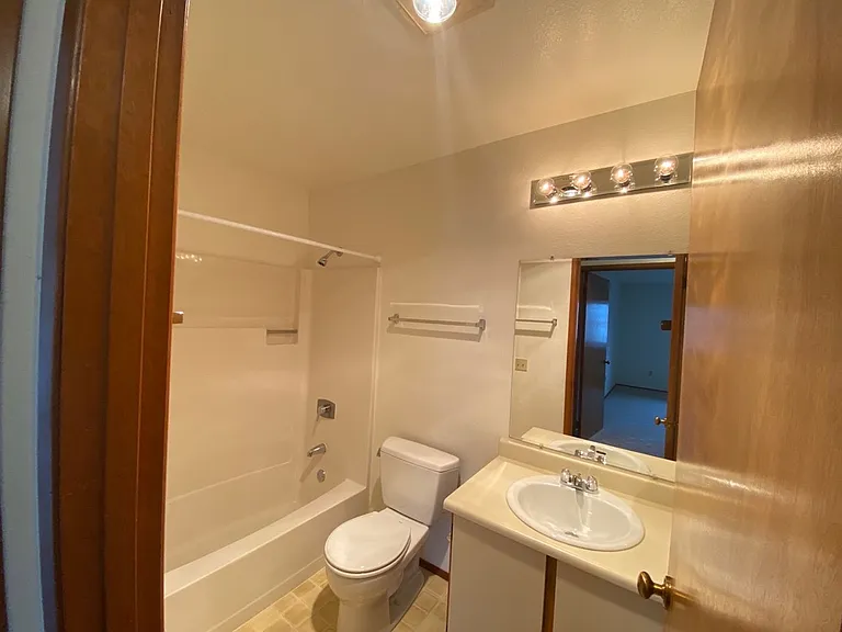 Shorecrest Apartments — Photo 33