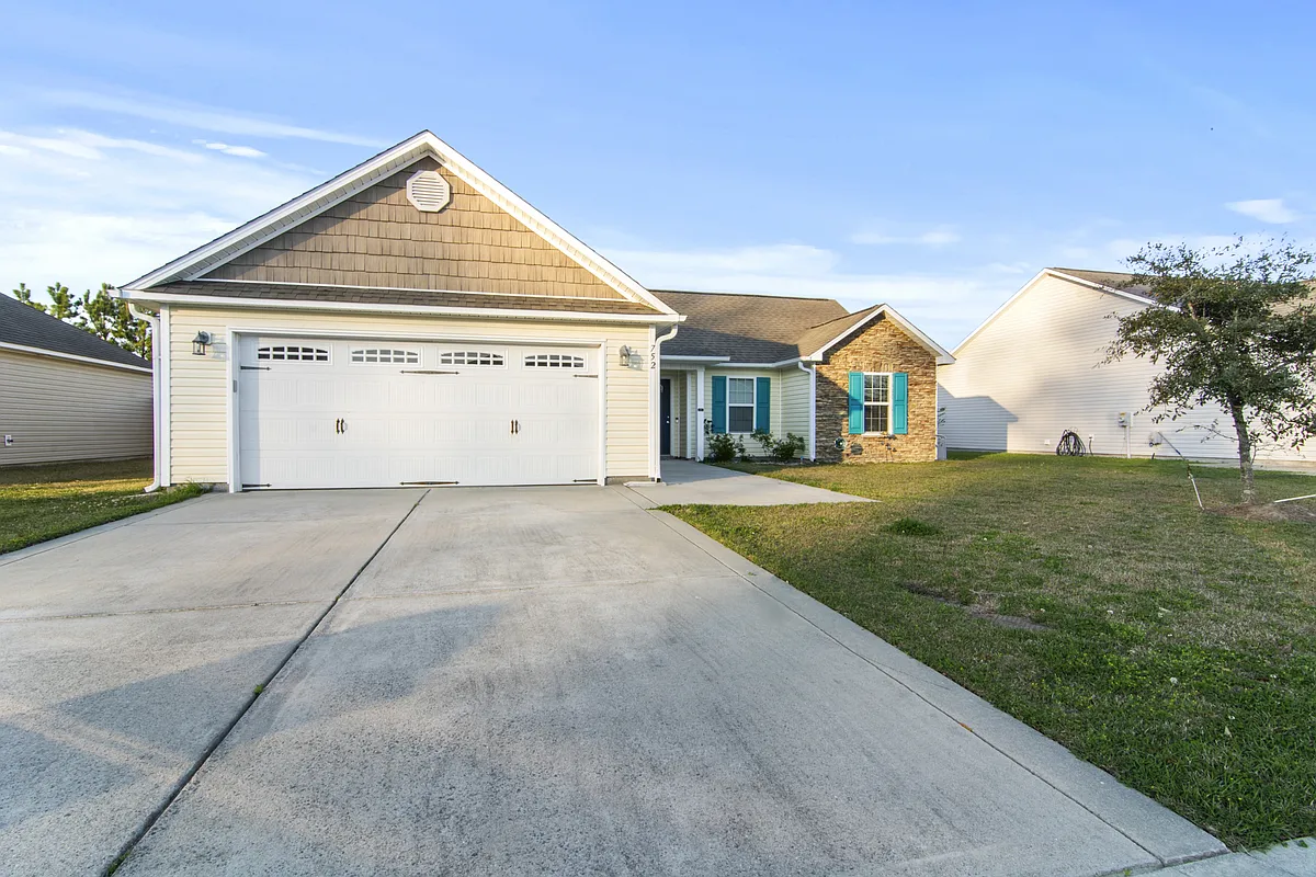 Building Photo - 752 Radiant Dr