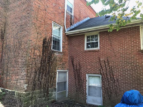 4th image of 1801 E Main St