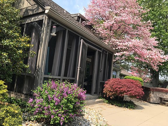 3rd image of 530 Robin Hood Dr
