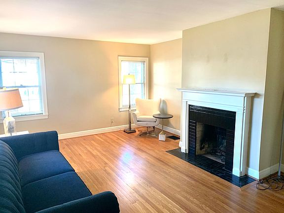 4th image of 1600 Carolyn Dr
