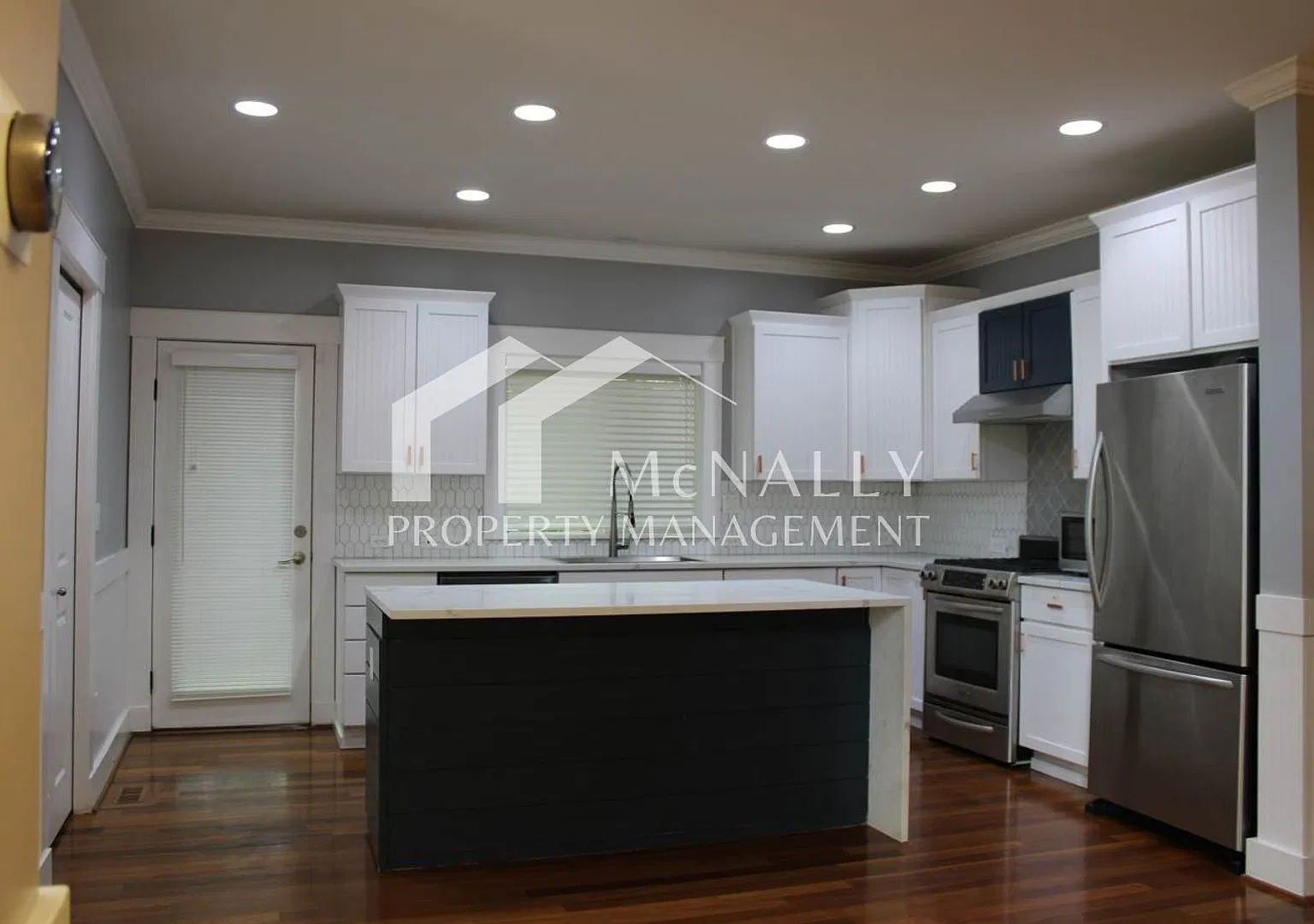 Spacious 4-Bedroom Home in Harbor Crossing with Main-Floor Primary Suite & Bonus Room — Photo 3
