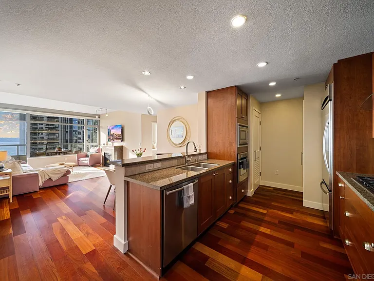 700 W East St #1502 — Photo 36