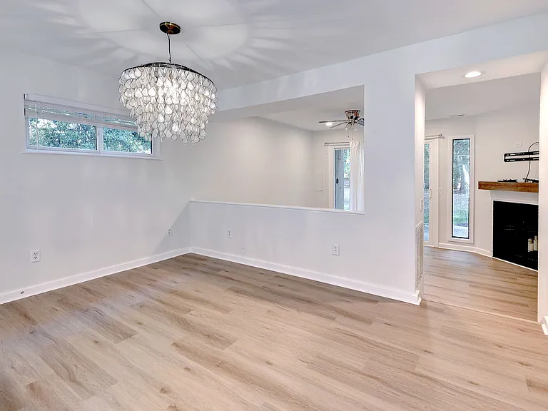 106 Harrops Gln — Photo 2