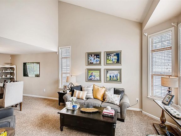 4th image of 10631 Wintersweet Pl