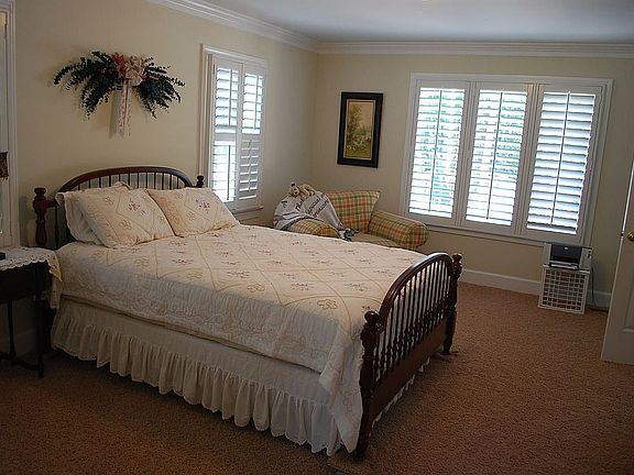 1st Floor Master Bedroom
