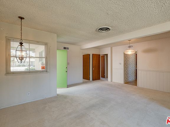 5th image of 8527 Noble Ave