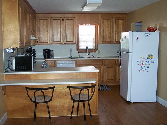 2nd image of 114 Midway Ln