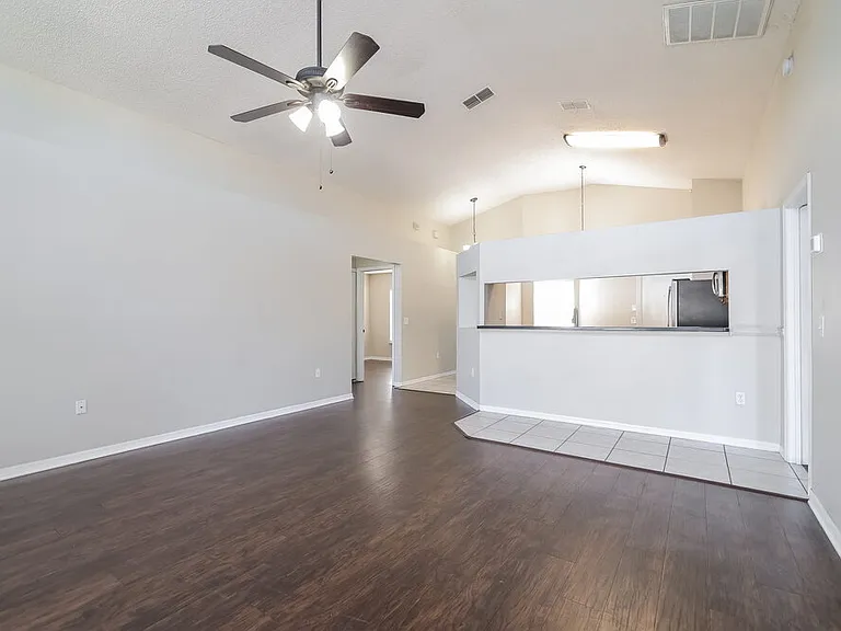 931 Rivecon Ave — Photo 4