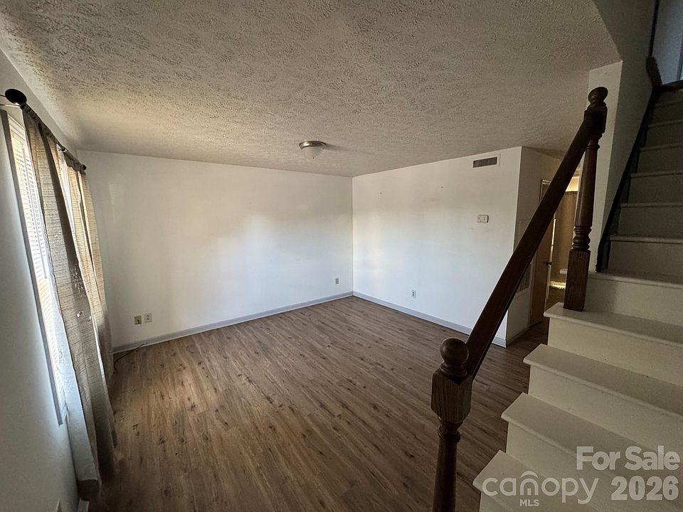 2nd image of 224 14th Ave SE APT D