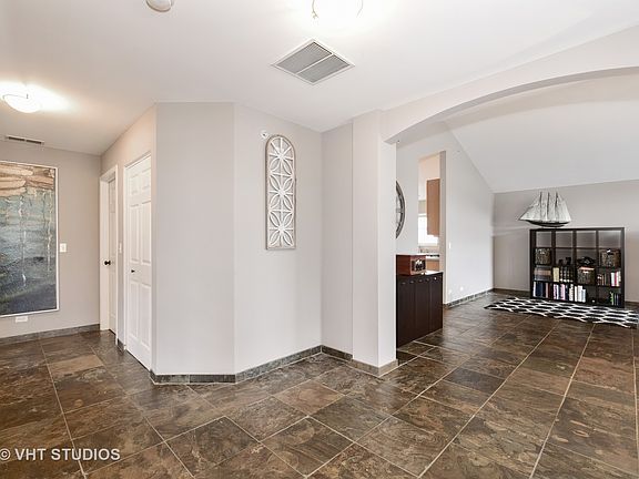3rd image of 2519 Oak Dr