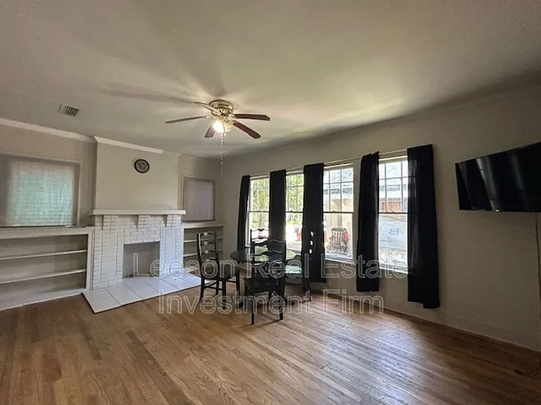 142 E Jordan St — Photo 4