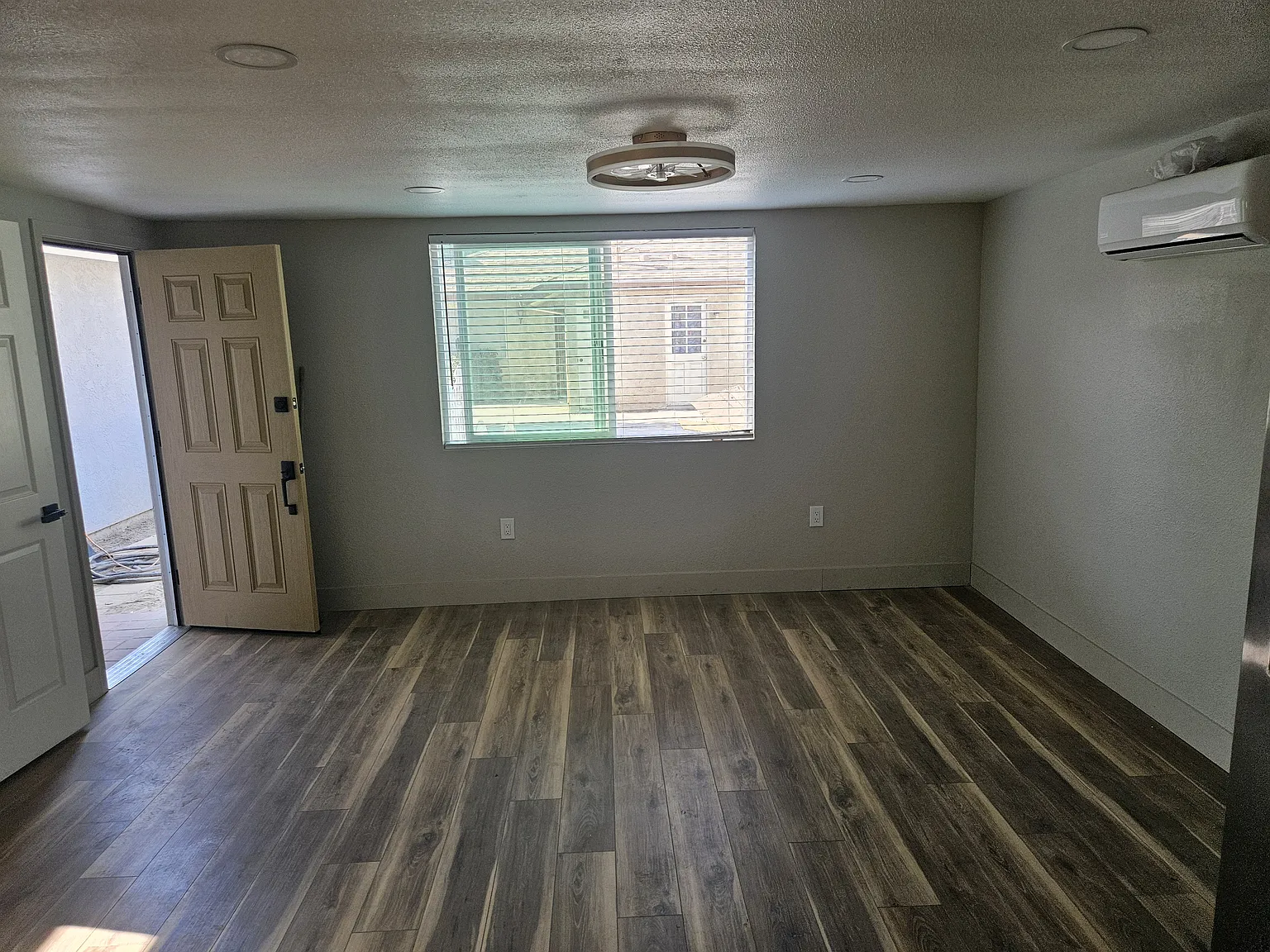 1 bed, 550 sqft, $1,300 — Photo 1