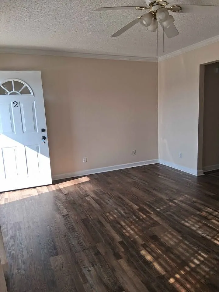 2 bed, 1.5 bath, $875 — Photo 3