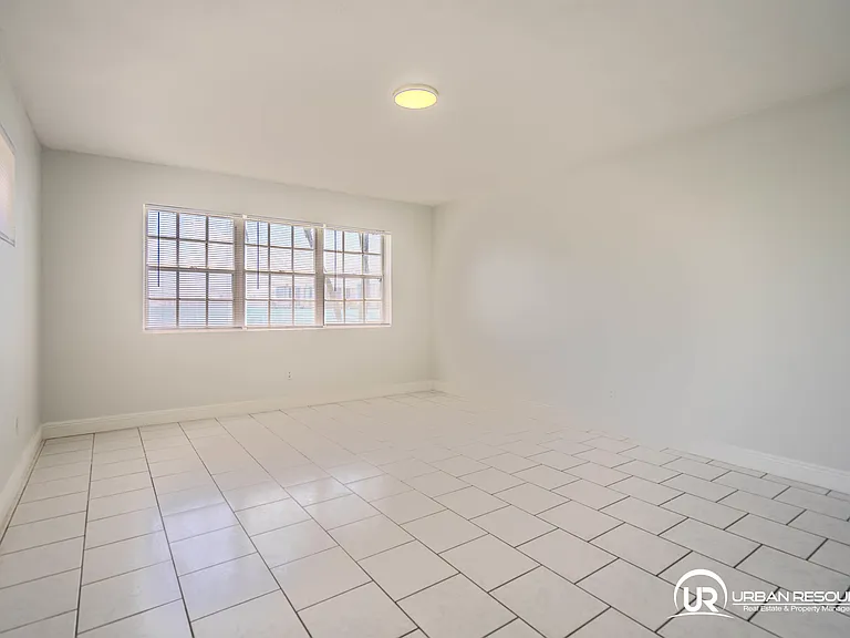1940 Bay Dr #11 — Photo 21