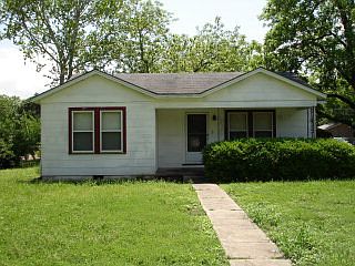1st image of 411 Lois St