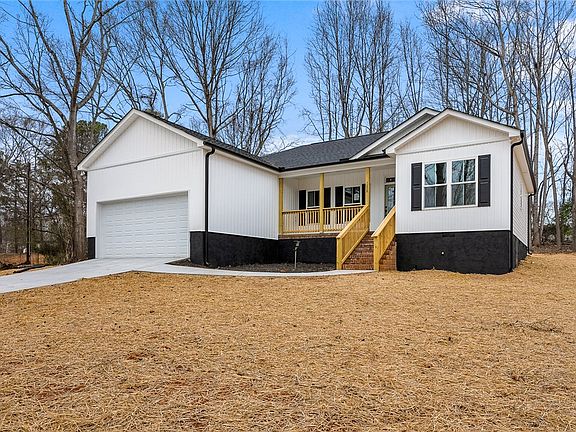 3rd image of 120B Boxwood Ln