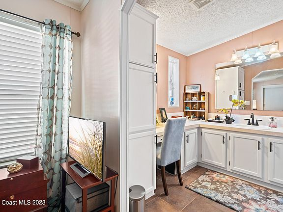 5th image of 1907 Mango St NE