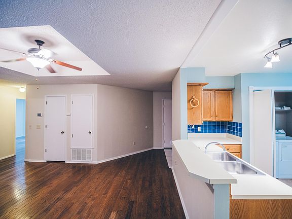 5th image of 2129 E Stearns St