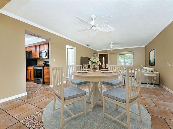 3rd image of 404 Mount Vernon Dr