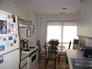 4th image of 100-43 Baker Ct Unit 43