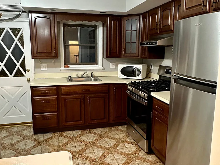2313 S Mole St — Photo 11