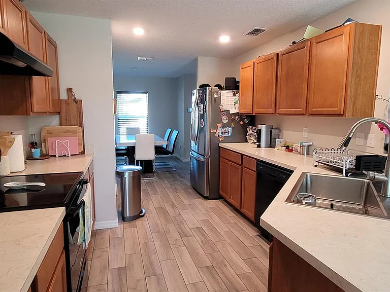 574 NW Archer Ave — Photo 8