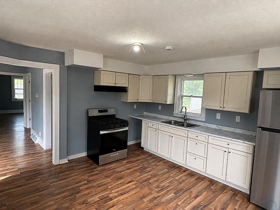 3rd image of 2508 Wall St