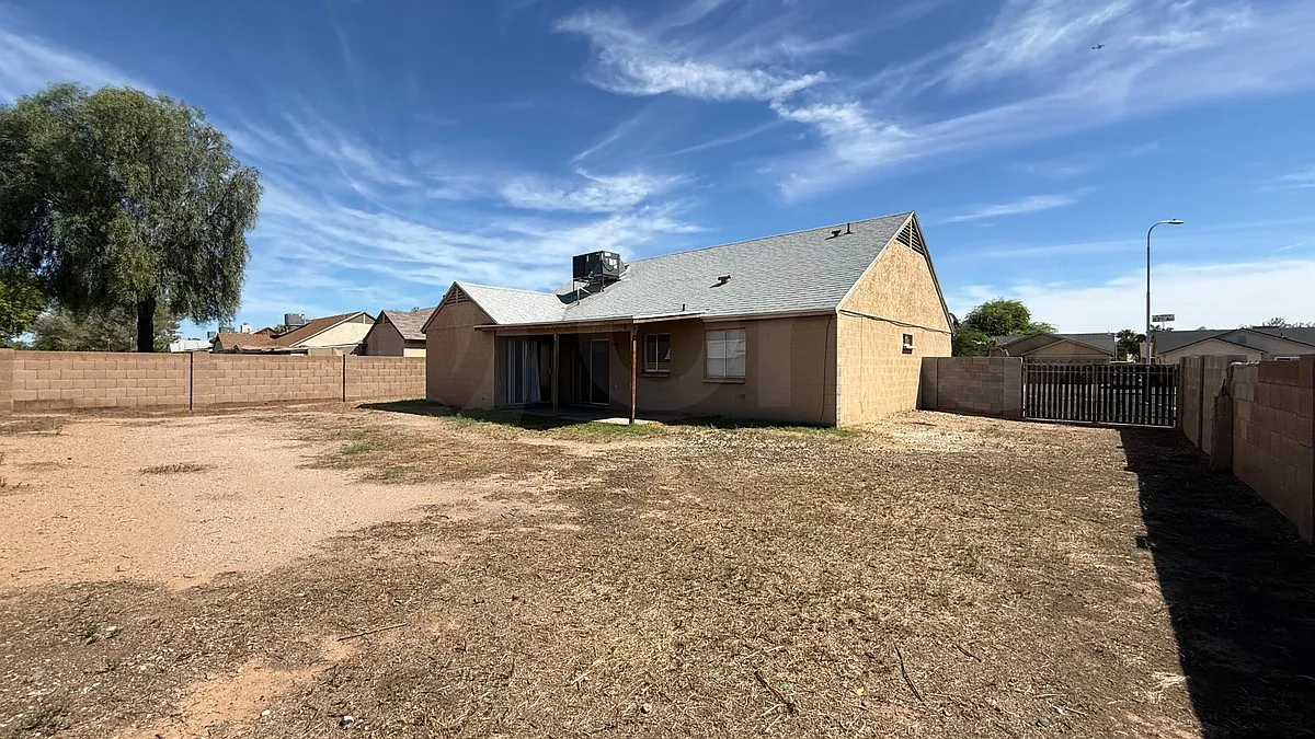 3 bed, 2.0 bath, 1380 sqft, $1,845 — Photo 3