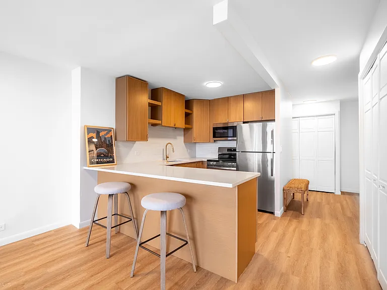 1030 N State St #11M — Photo 6