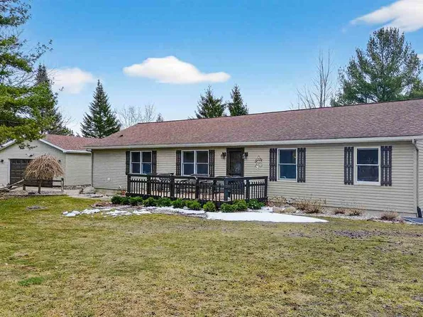 303 Lamoreaux Dr, Elk Rapids, MI 49629