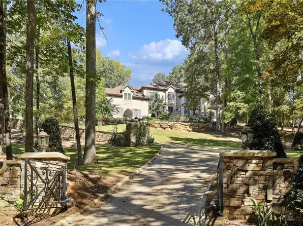 1965 W Wesley Rd NW, Atlanta, GA 30327