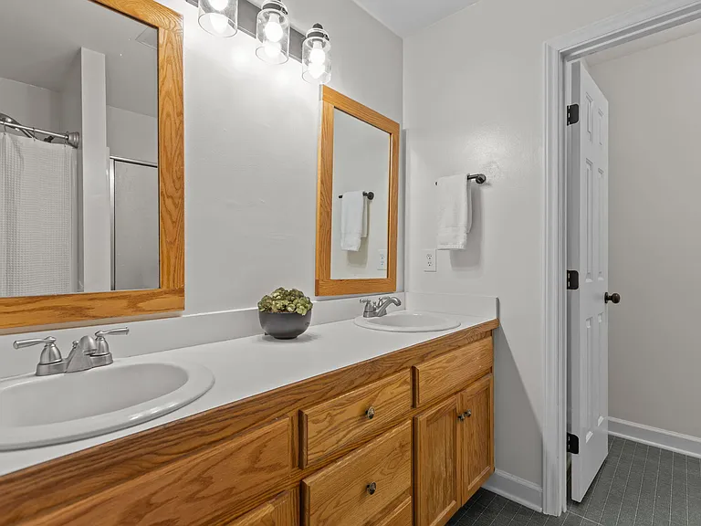 109 Oaklake Ct — Photo 28
