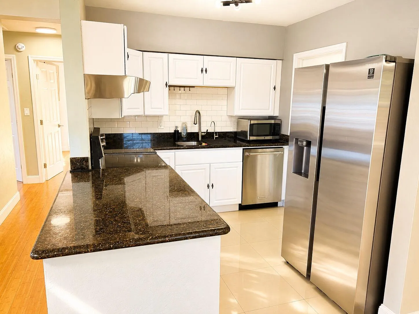 3 bed, 1.0 bath, 1202 sqft, $3,100 — Photo 4
