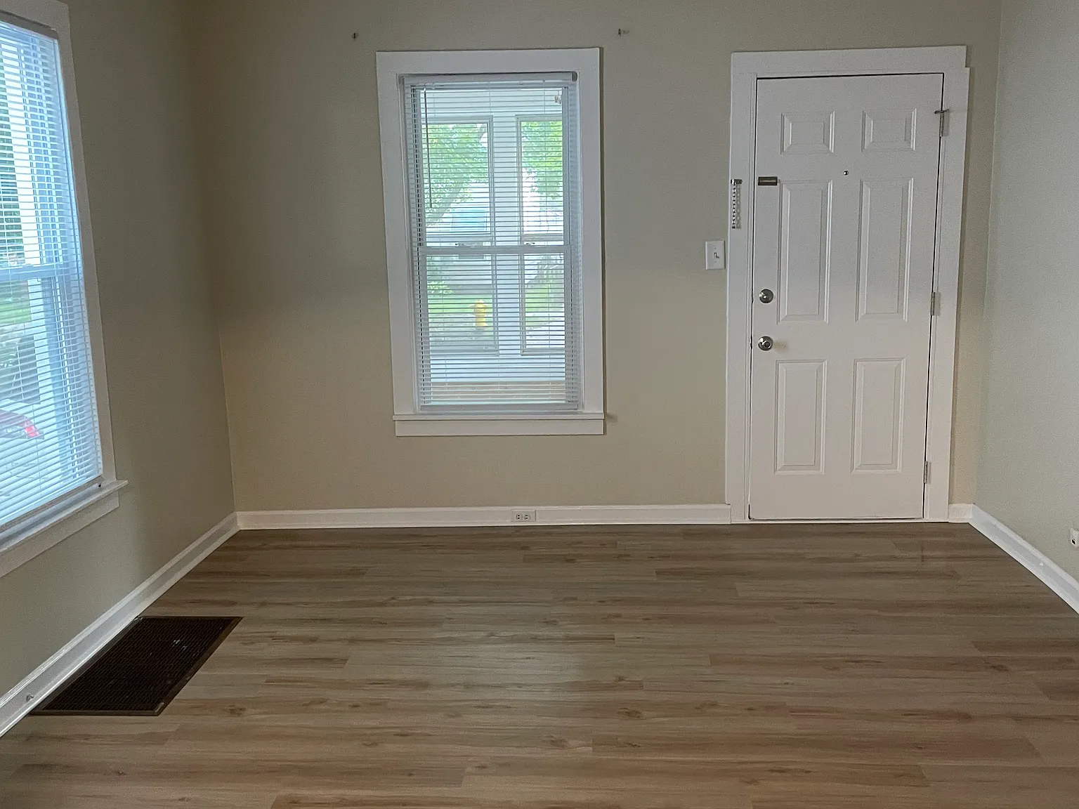 3 bed, 1.5 bath, 1500 sqft, $2,100 — Photo 4