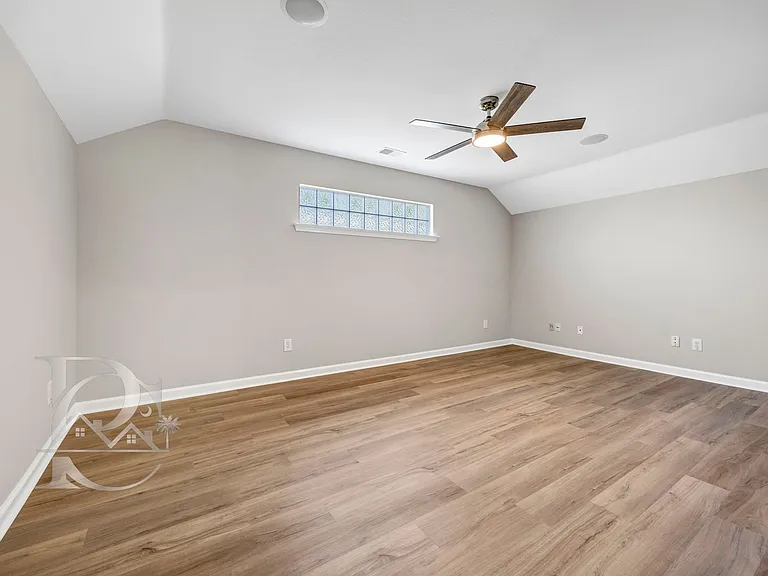 1039 Glencroft Dr — Photo 19
