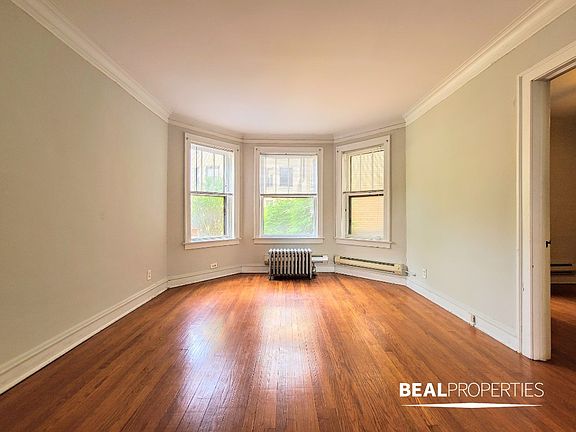 2nd image of 1125 W Oakdale Ave APT 1A