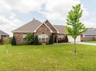 1026 Tarah Knolls Cir, Centerton, AR 72719