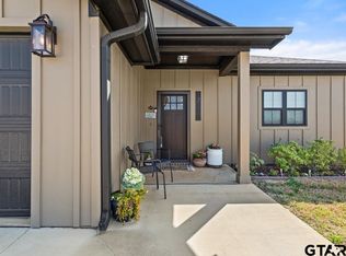 17110 Crossing Cir, Lindale, TX 75771