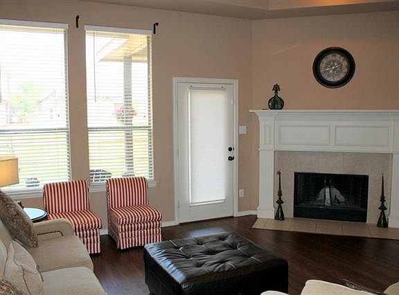 3rd image of 4608 Aylesbury Ct