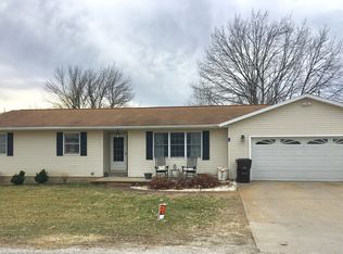 13 Oak Grove Ln, Beardstown, IL 62618