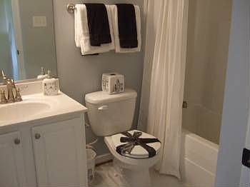 5th image of 8000 Creekside Village Dr