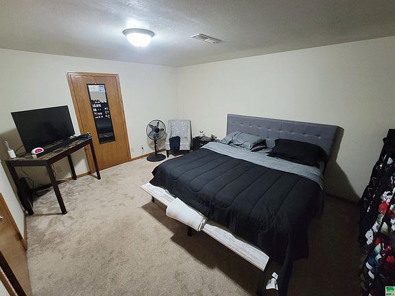 4th image of 3005 Chestnut Ave