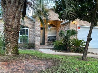 261 Tecumseh Ln, Mary Esther, FL 32569