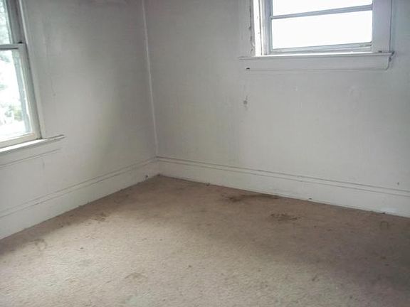 5th image of 15807 Grovewood Ave