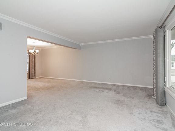 4th image of 24W546 Meadow Lake Dr