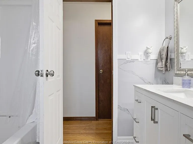 1646 Langlois Ave — Photo 16