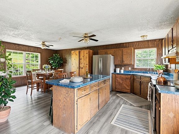 4th image of 179 Lakeside Dr