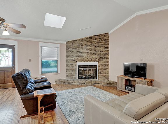 4th image of 1461 Cardinal Dr